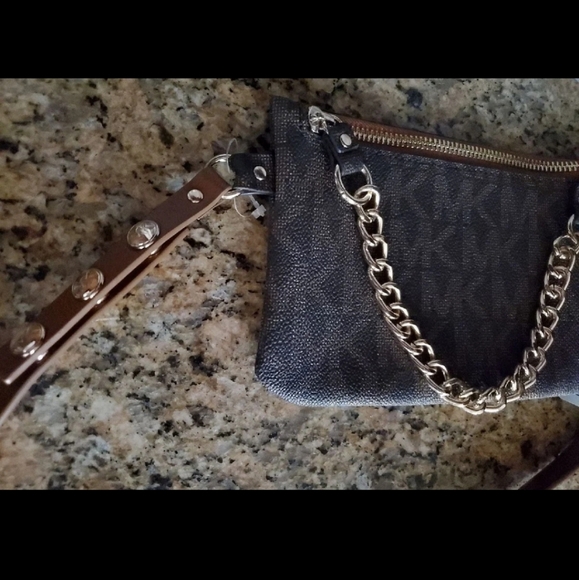 Michael Kors women’s fanny pack bag (Brown) with chain decor (Large) *Firm Price - Picture 6 of 9